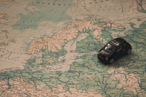 Map and car model for geographic analysis and travel planning.